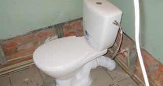 Установка приставного унитаза в таре - монтаж и подключение, СантехДомТар от 5133 рублей
