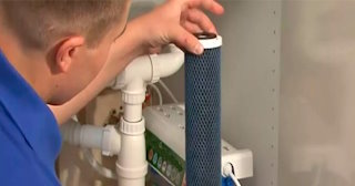 Установка угольных фильтров для воды и вытяжки от 3593 рублей в таре